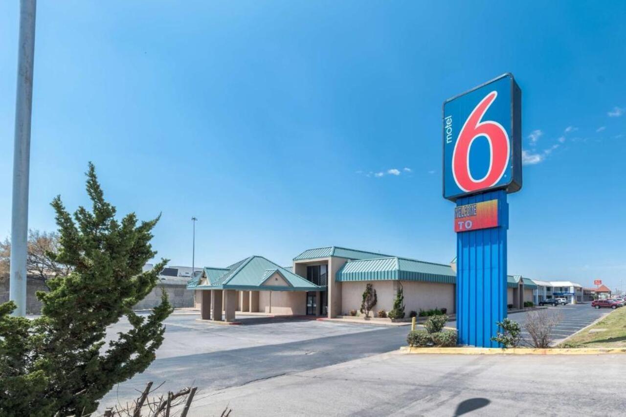 Hotel 6-oklahoma City, Ok - Bricktown